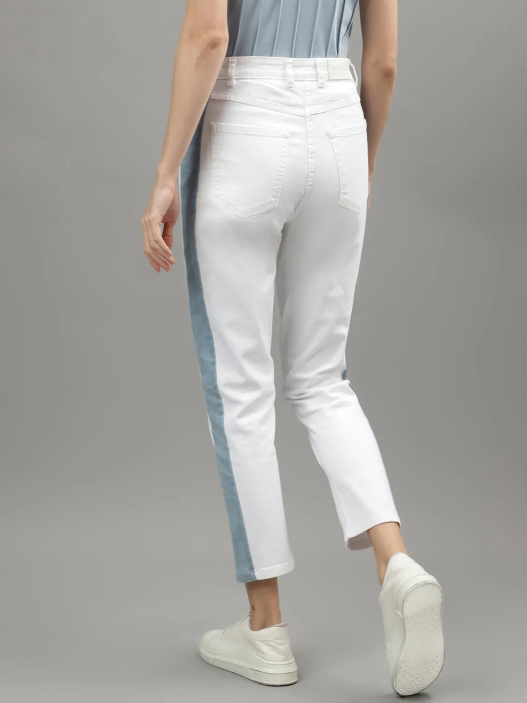 Iconic Women White Solid Slim Straight Fit Jeans